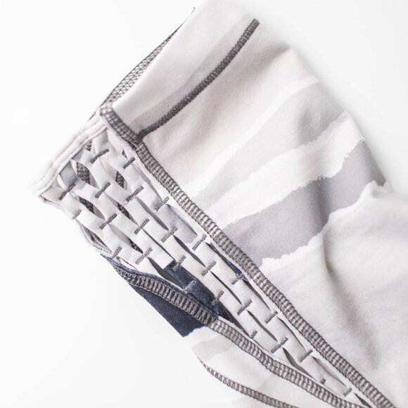 Lululemon True Self Crop Women's Size 2 or 4 Bleacher Stripe Leggings - Picture 3 of 8